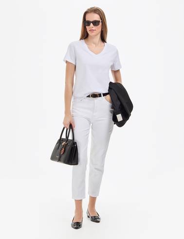 Beyaz Regular Fit V Yaka Basic Tişört