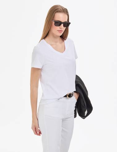 Beyaz Regular Fit V Yaka Basic Tişört