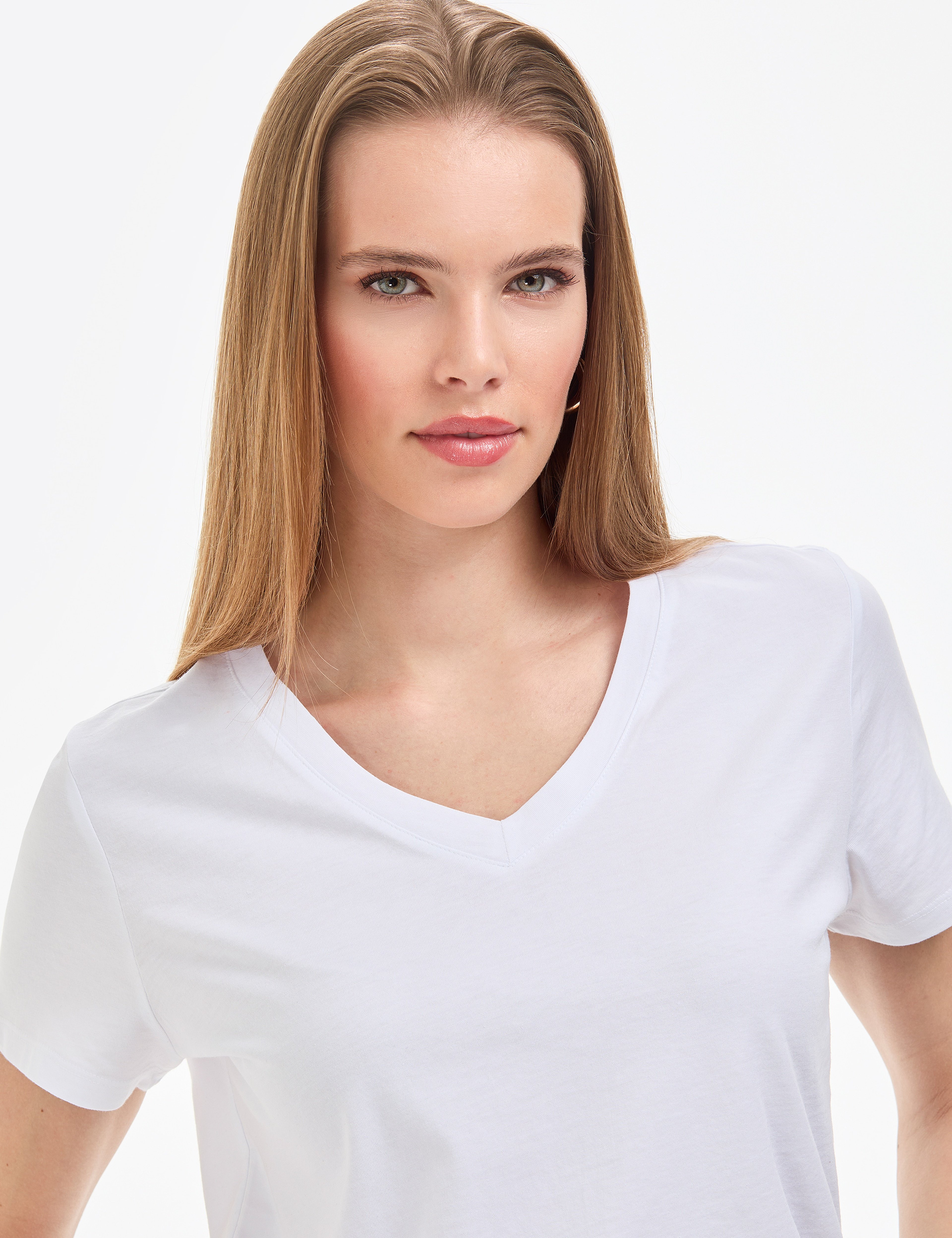 Beyaz Regular Fit V Yaka Basic Tişört