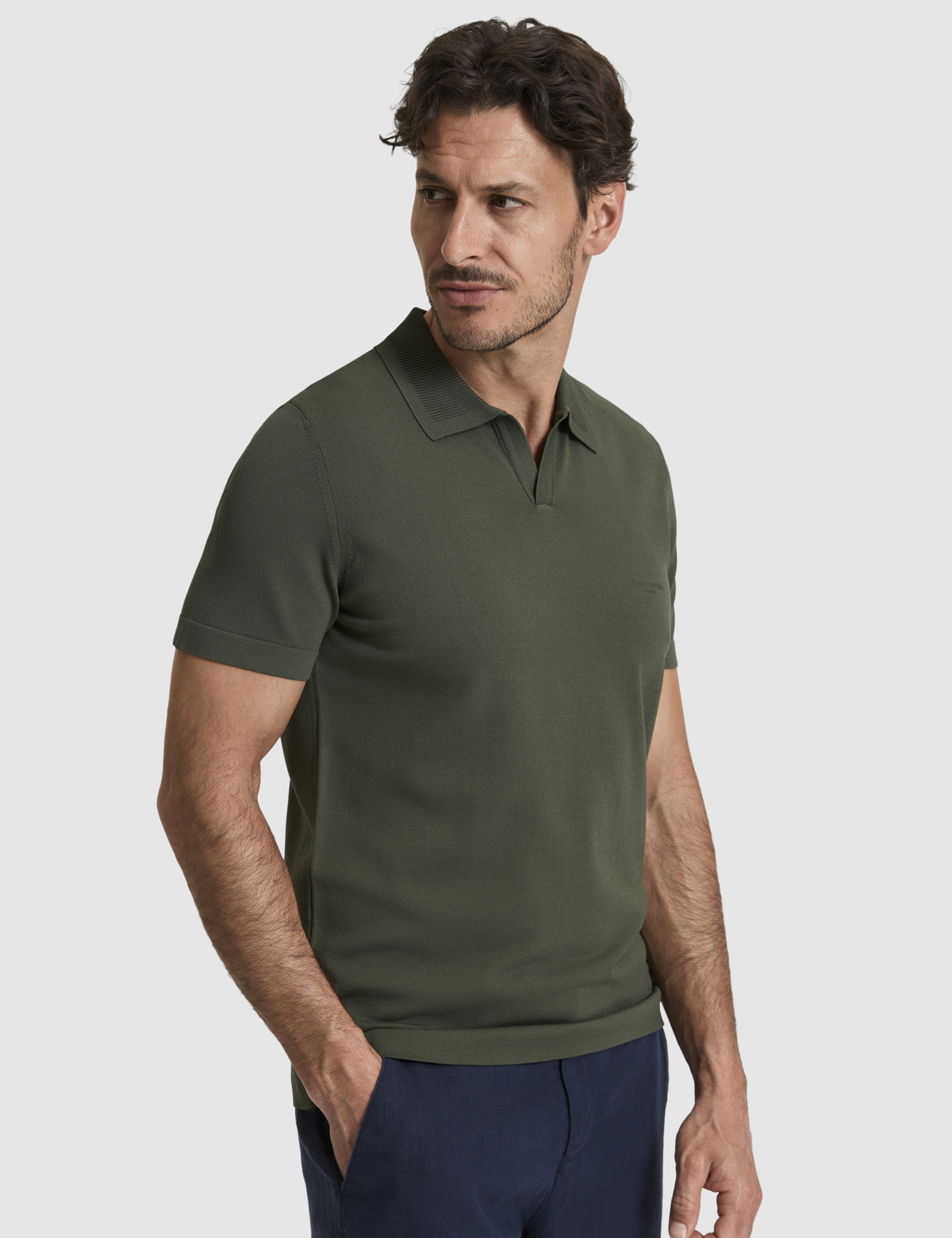 Ekru Slim Fit Apaş Yaka Triko Tişört
