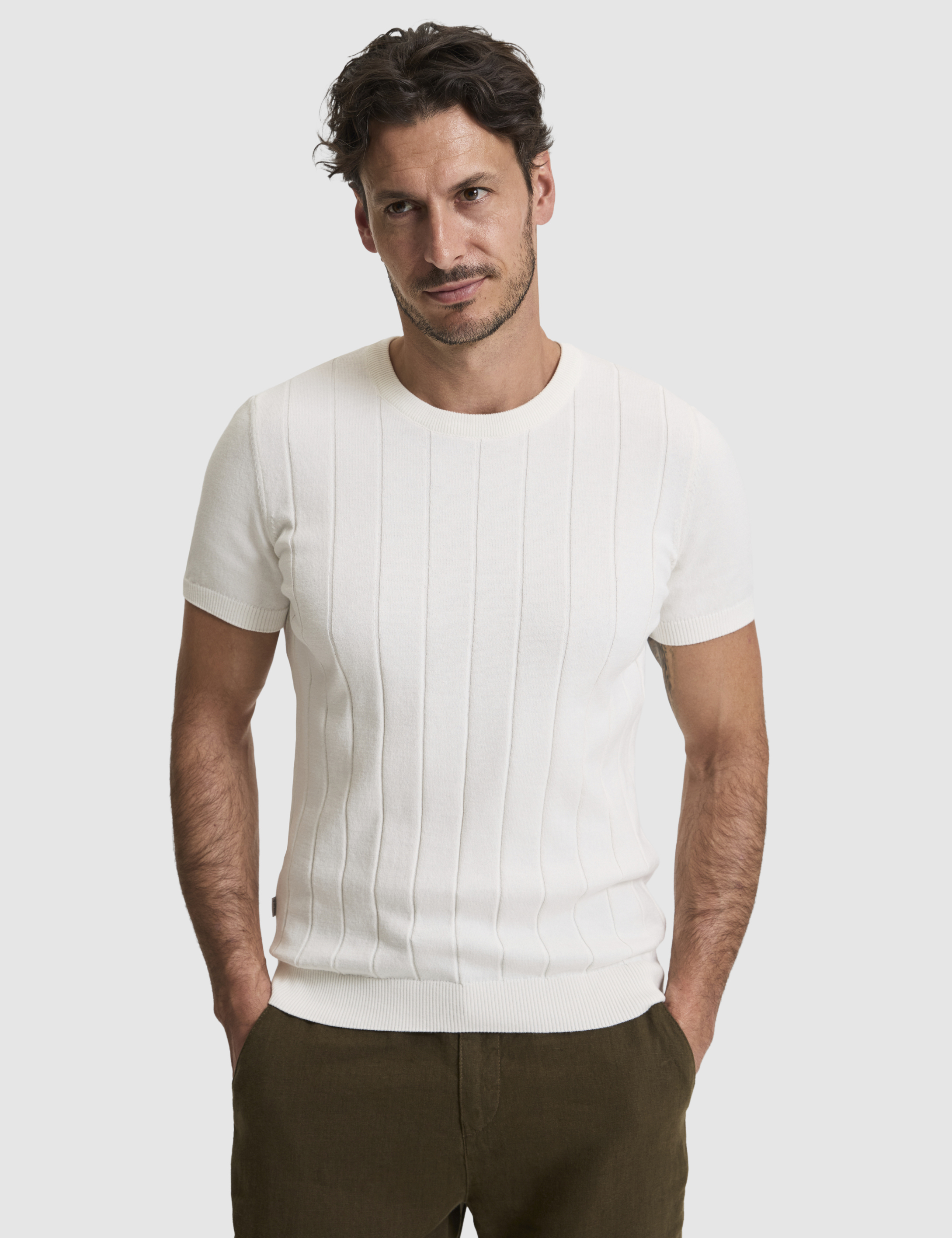 Ekru Slim Fit Bisiklet Yaka Triko Tişört