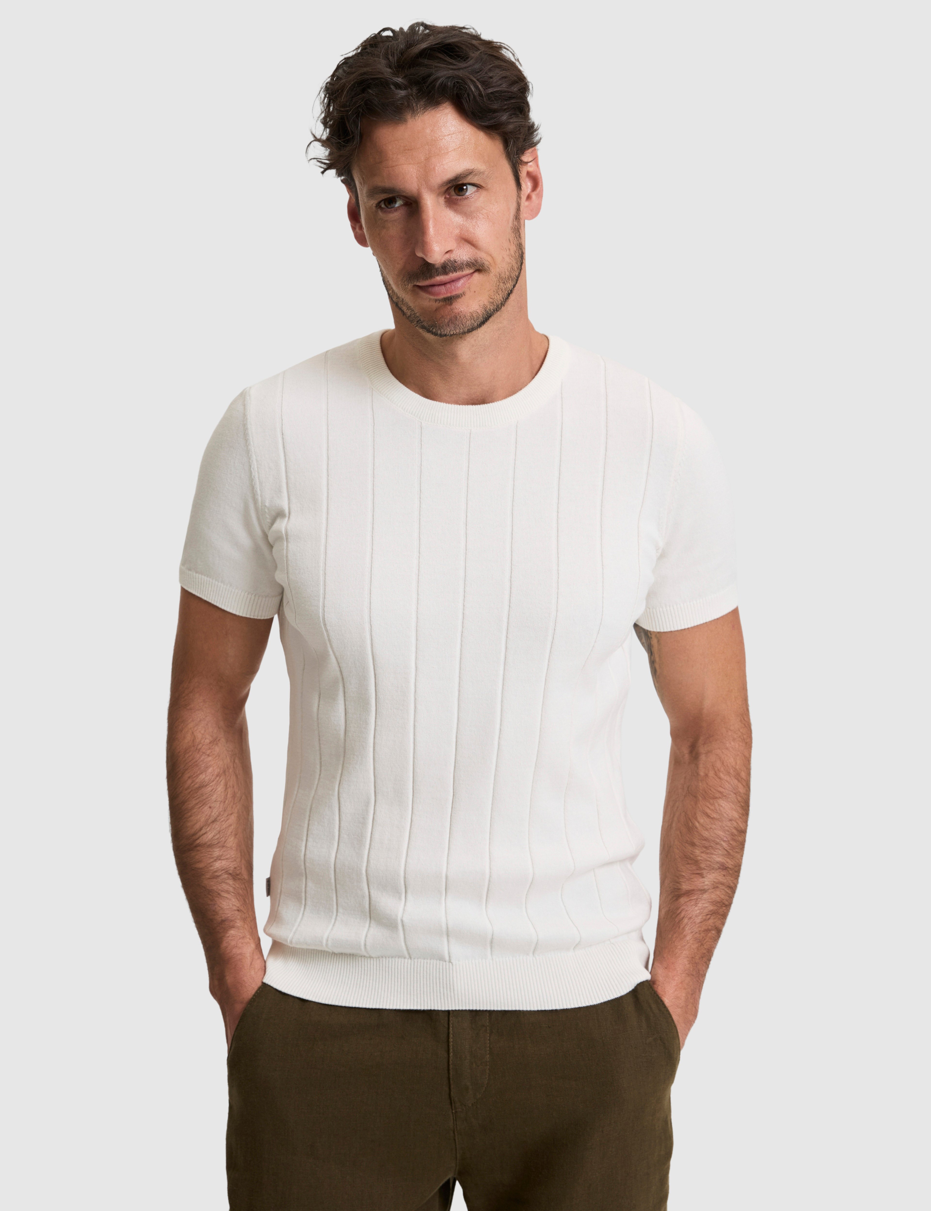 Ekru Slim Fit %100 Pamuk Bisiklet Yaka Triko Tişört