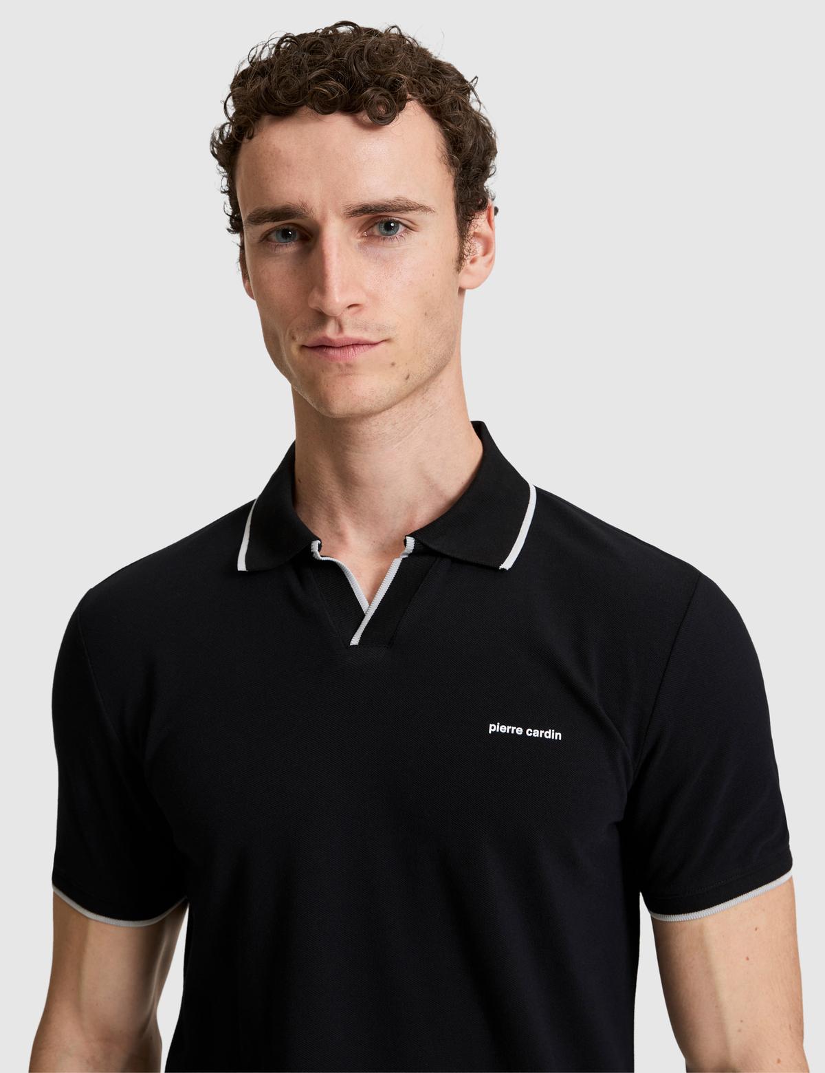 Siyah Slim Fit %100 Pamuk Apaş Yaka Tişört - 50321029023