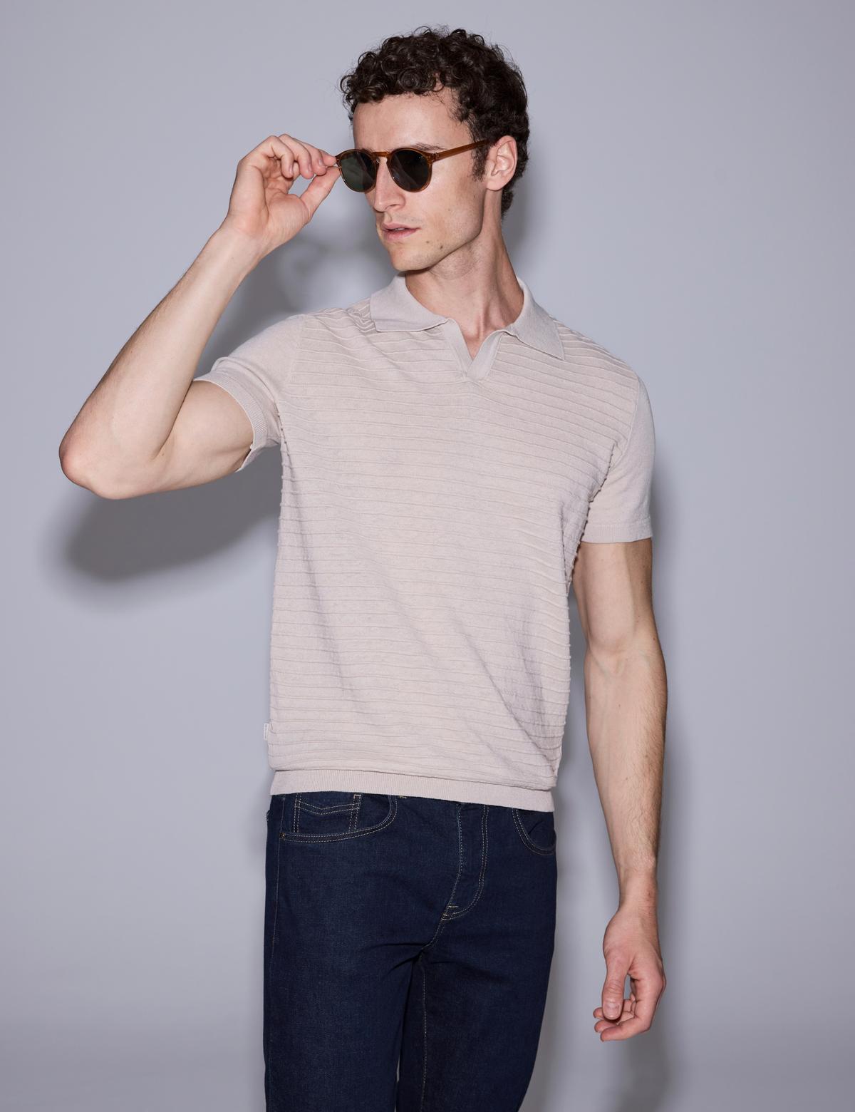 Bej Slim Fit Keten Karışmlı Apaş Yaka Triko Tişört