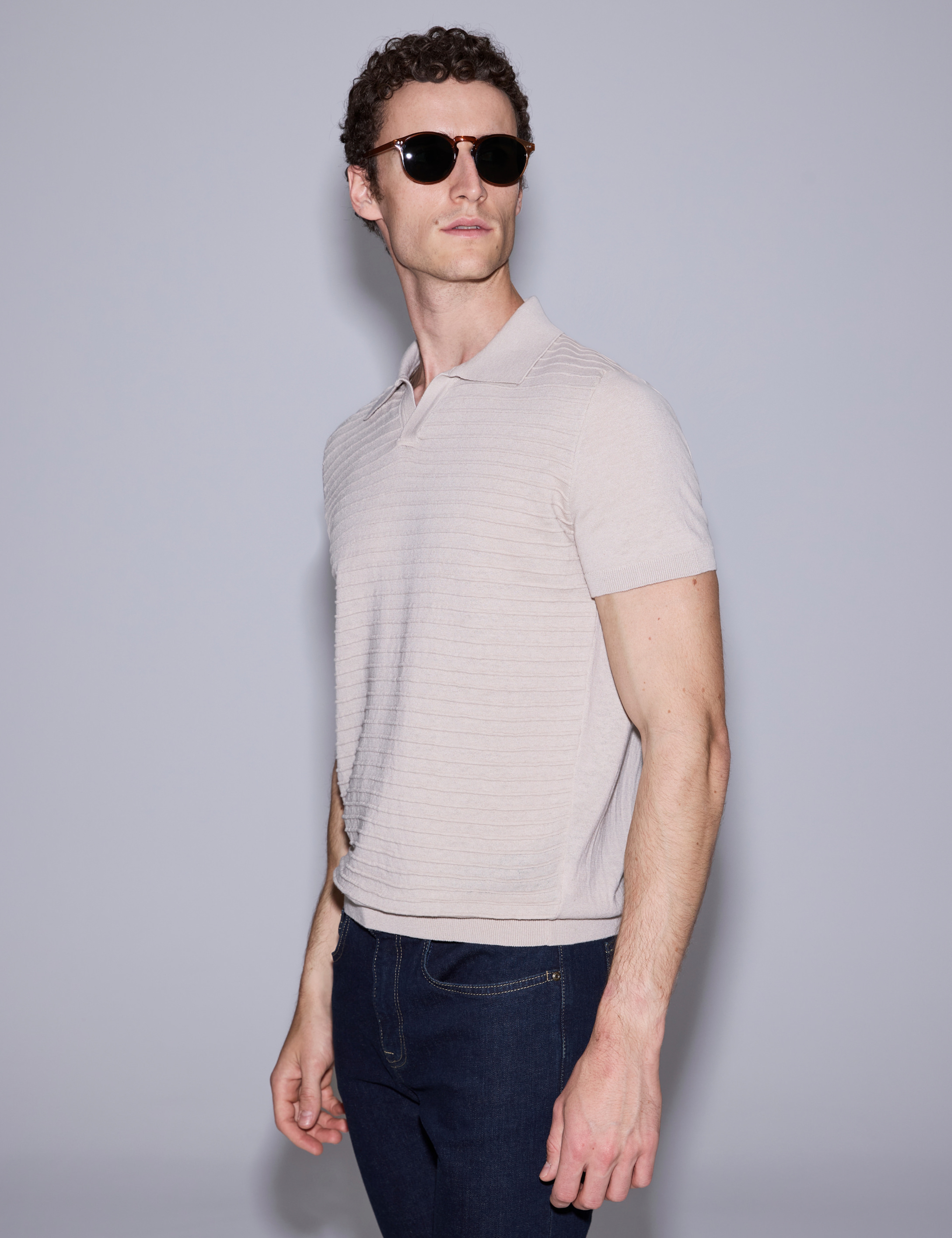 Bej Slim Fit Keten Karışmlı Apaş Yaka Triko Tişört - Image 3