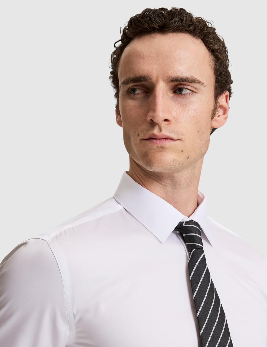 Beyaz Non İron Kolay Ütülenebilir Regular Fit Uzun Kollu Basic Gömlek