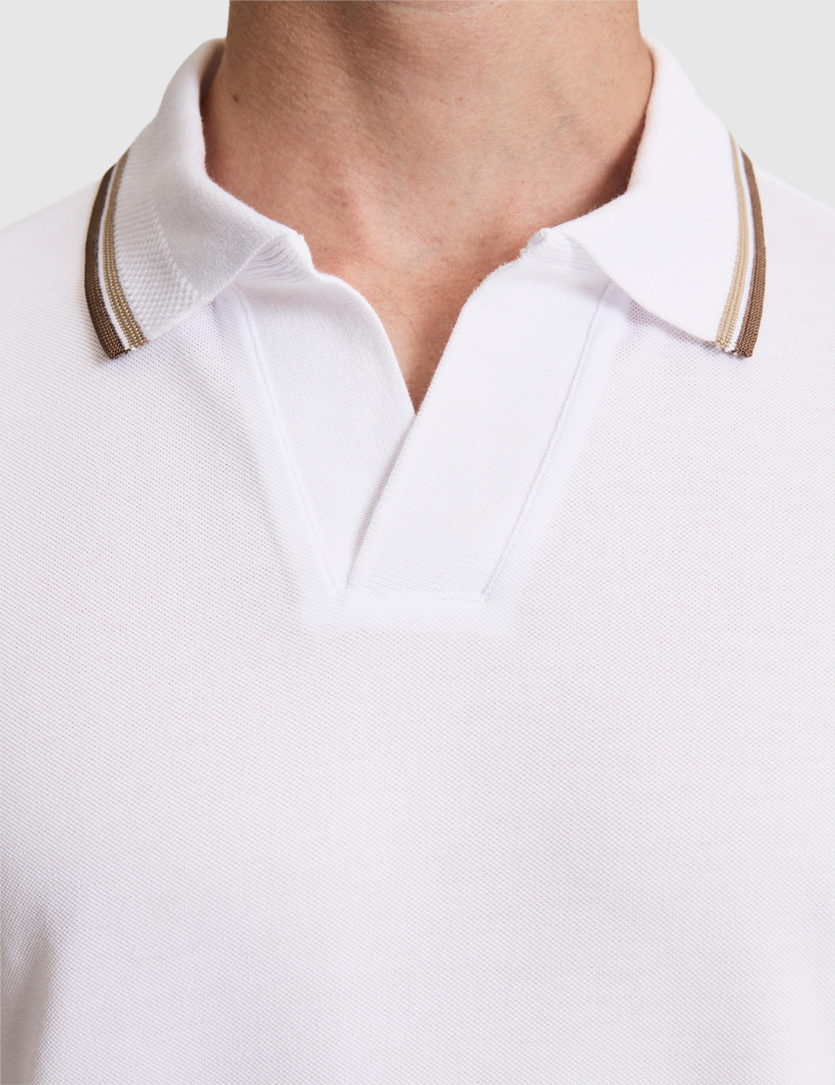 Beyaz Slim Fit %100 Pamuk Apaş Yaka Tişört