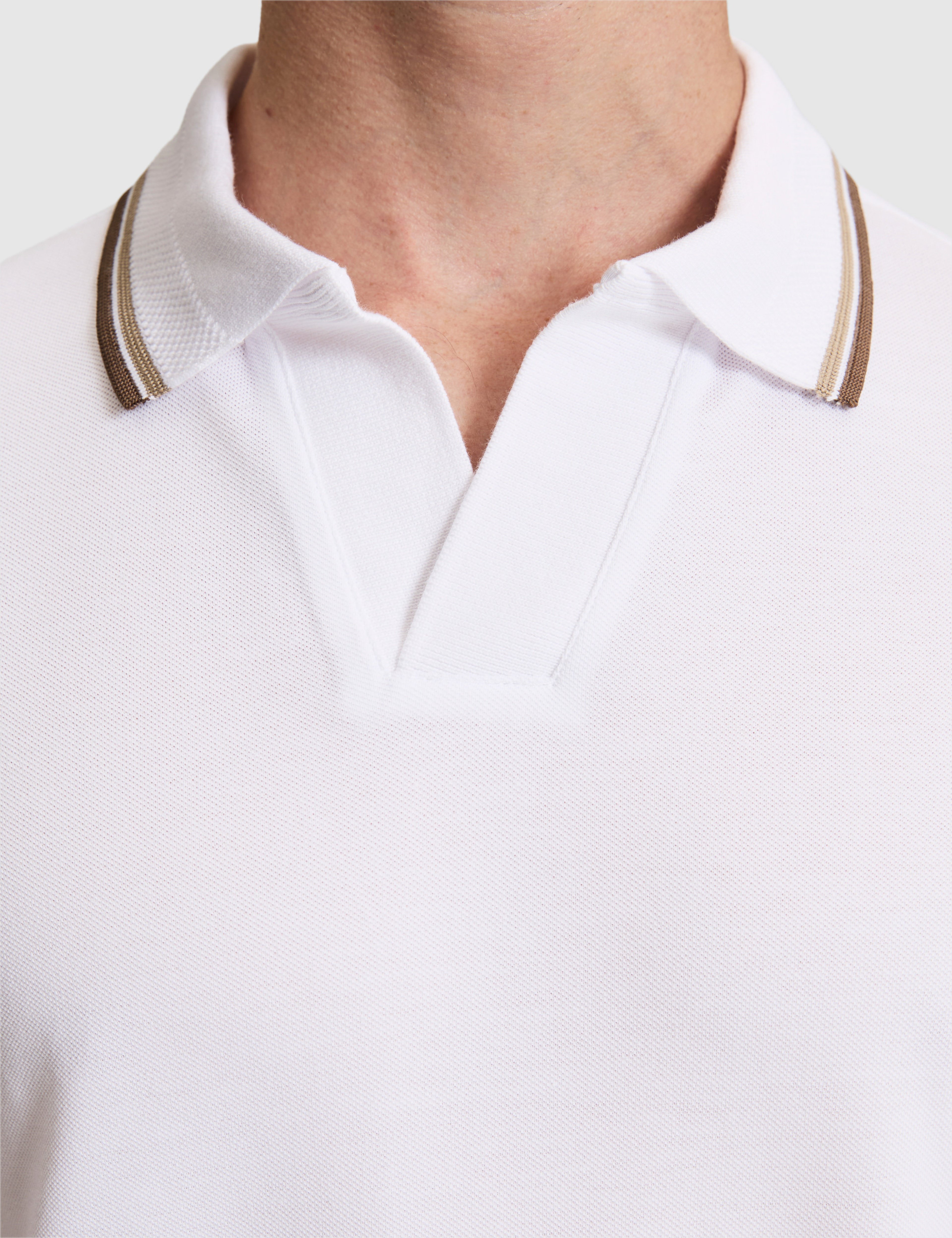 Beyaz Slim Fit %100 Pamuk Apaş Yaka Tişört - Image 6