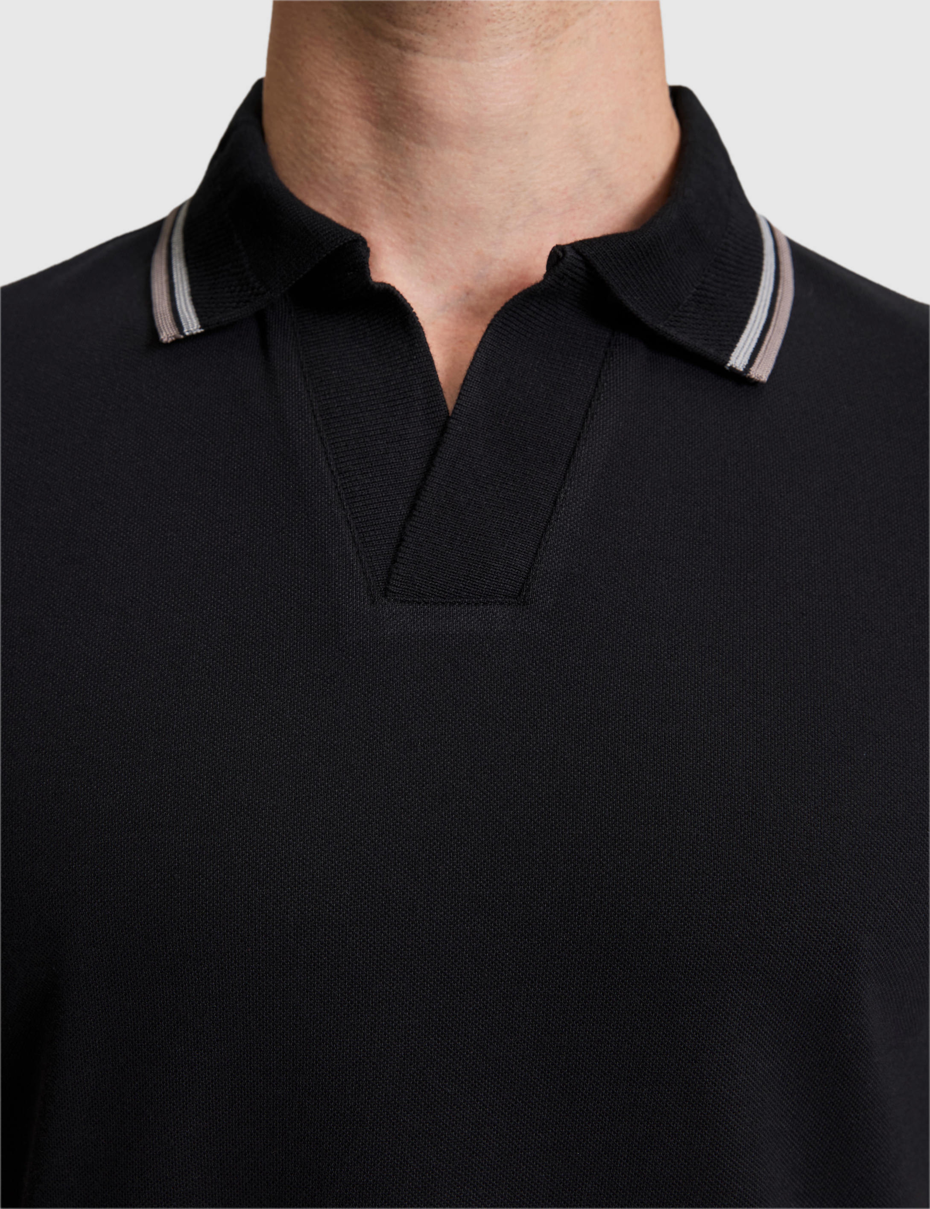 Siyah Slim Fit %100 Pamuk Apaş Yaka Tişört - Image 6