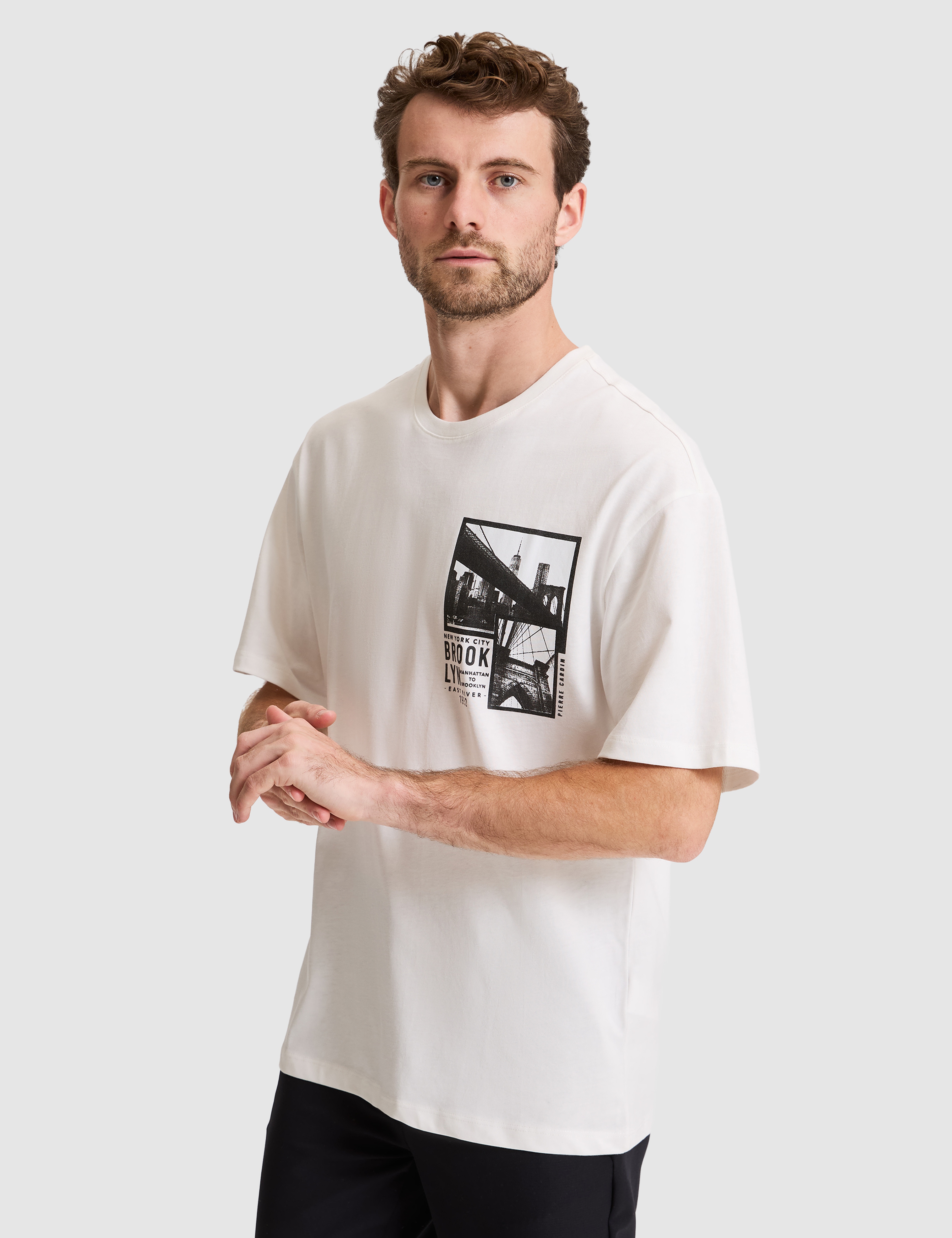 Beyaz Comfort Fit Bisiklet Yaka Tişört