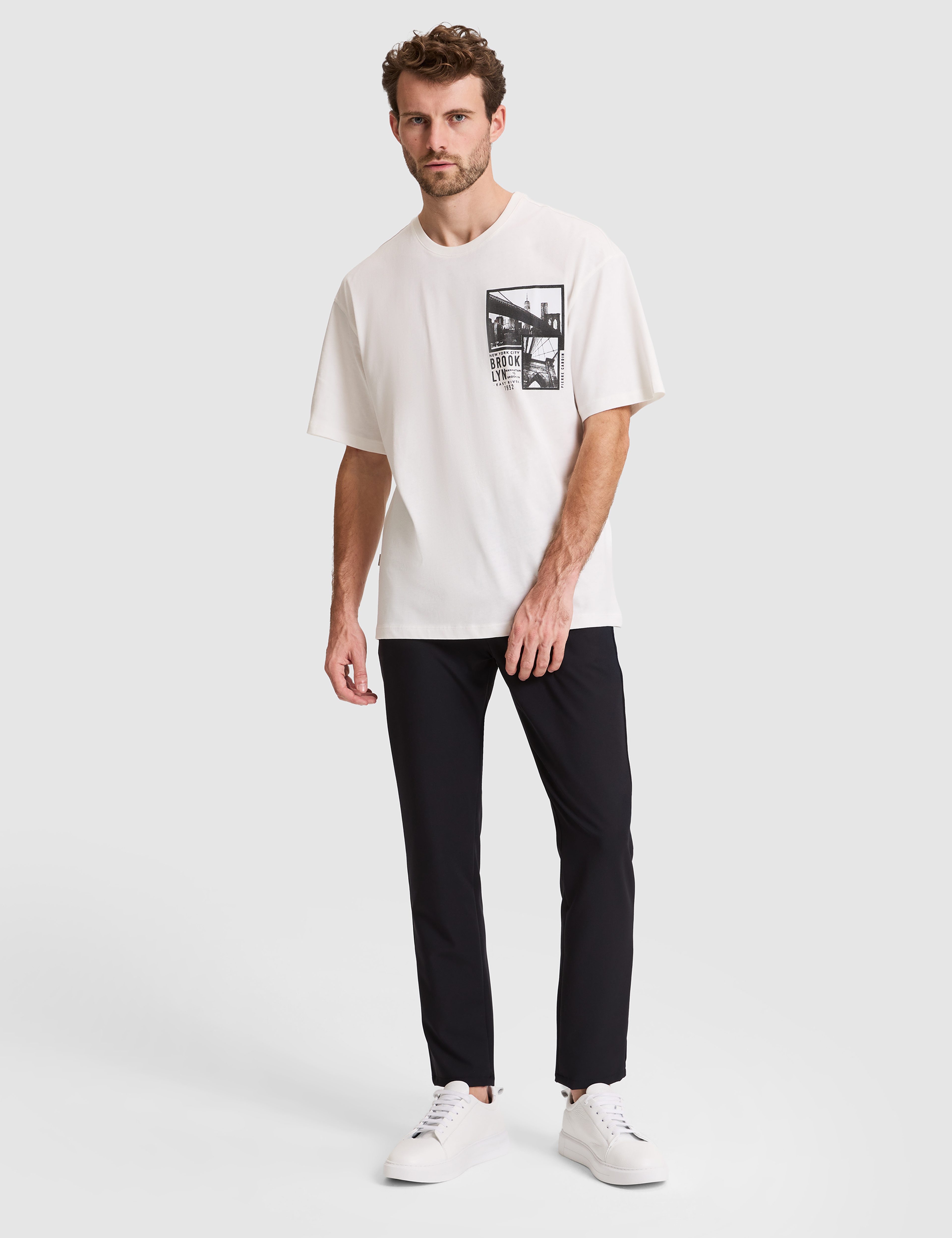 Beyaz Comfort Fit Bisiklet Yaka Tişört - Image 4
