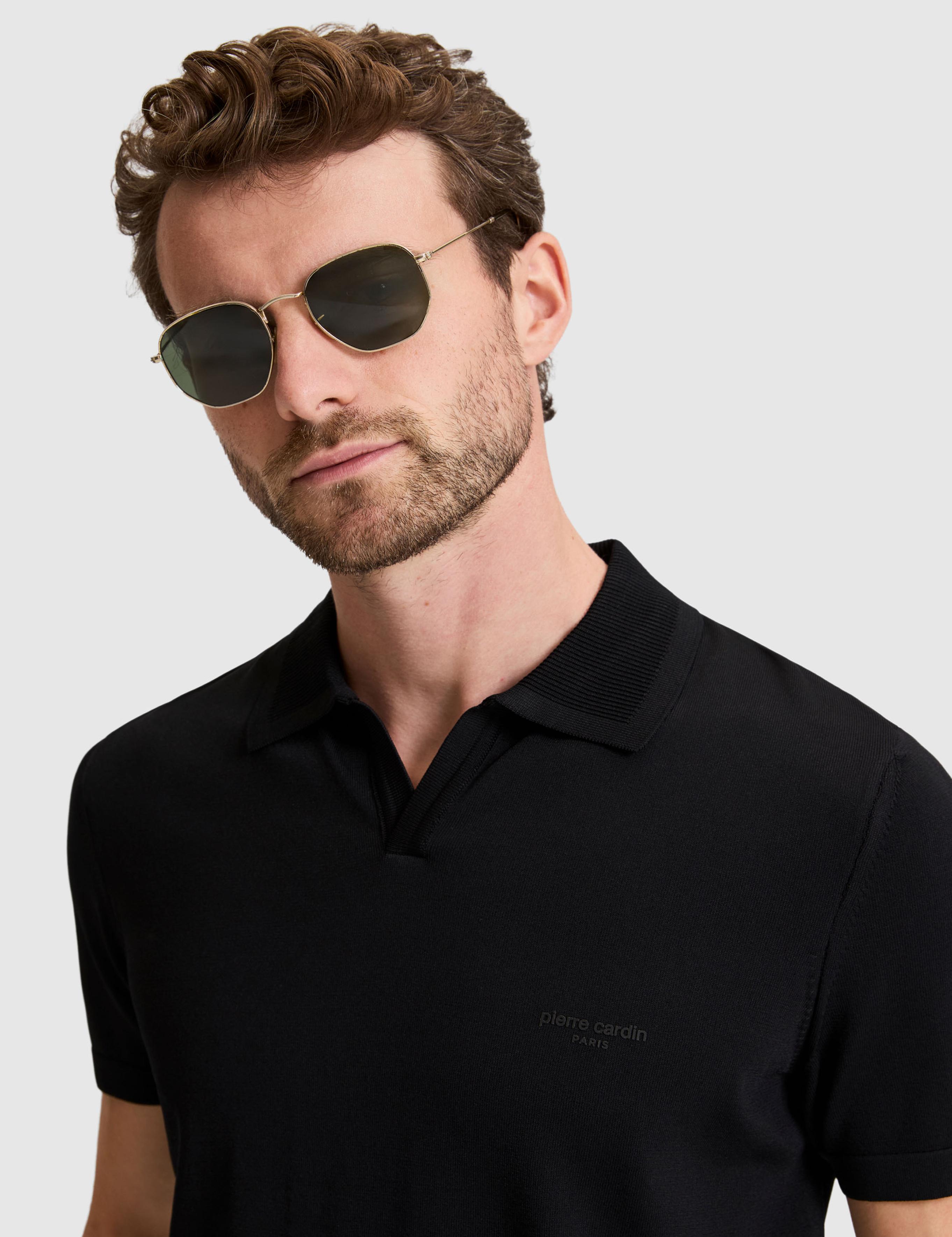 Siyah Slim Fit Apaş Yaka Triko Tişört