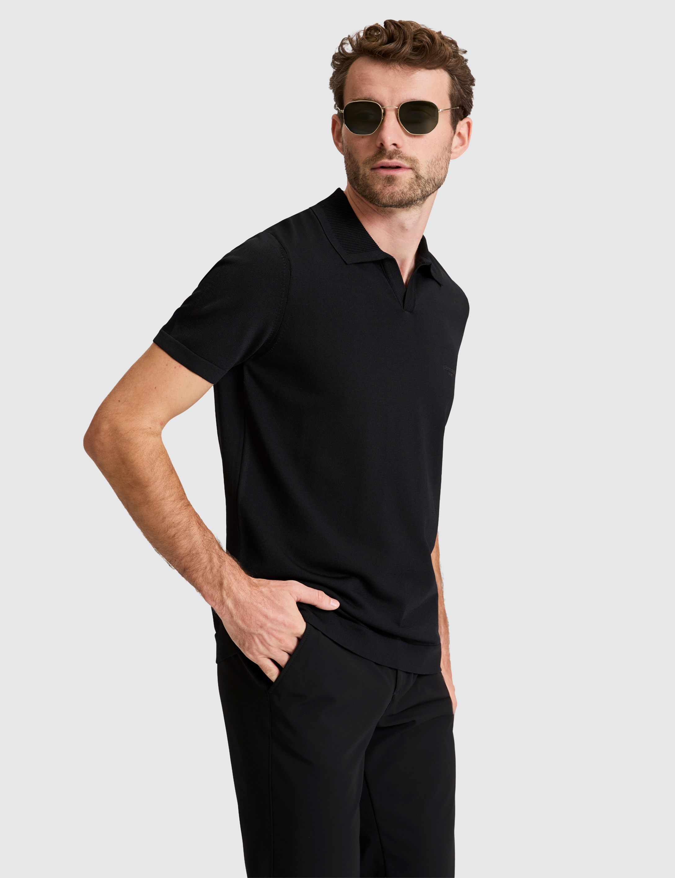 Siyah Slim Fit Apaş Yaka Triko Tişört - 50324073053