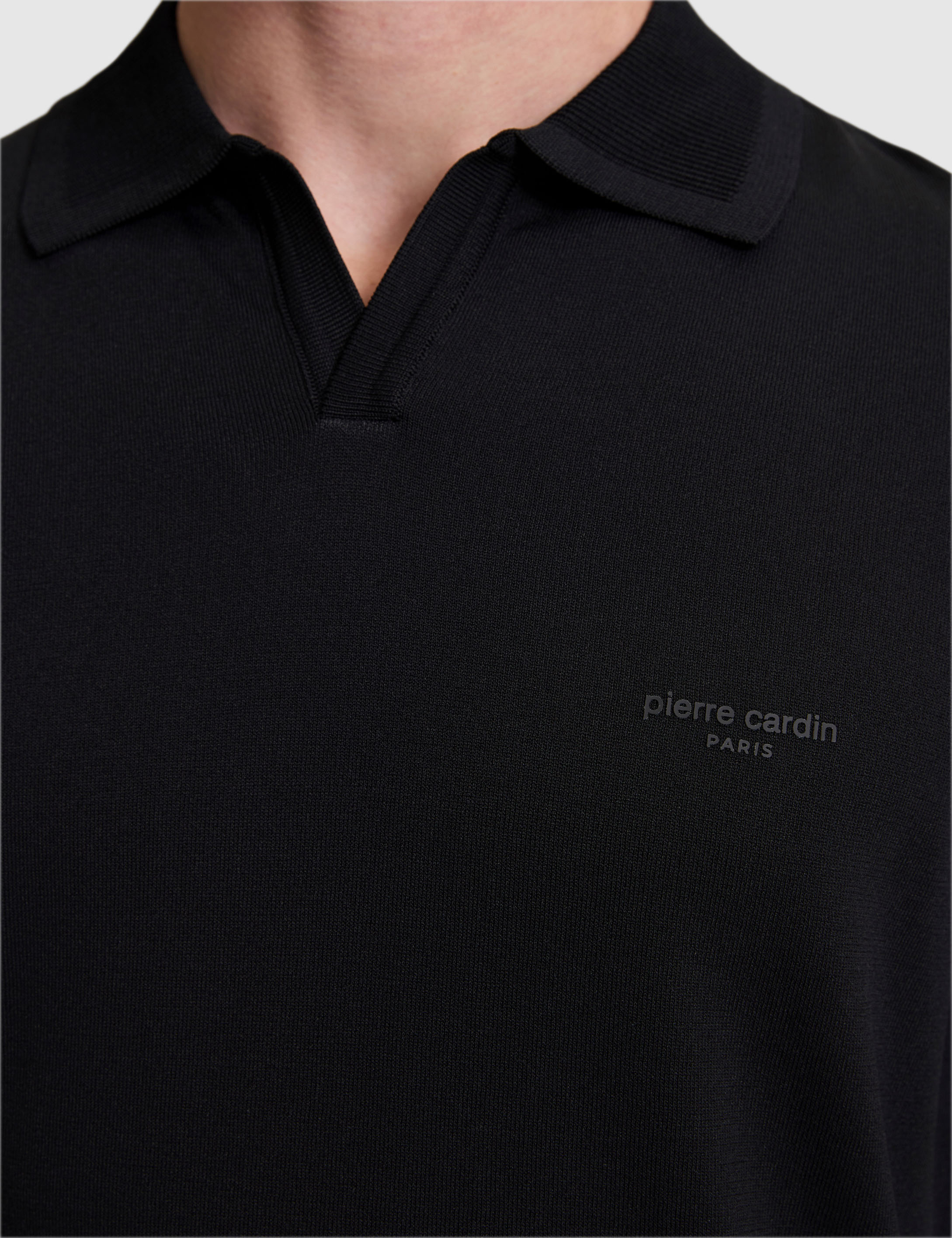 Siyah Slim Fit Apaş Yaka Triko Tişört - 50324073053