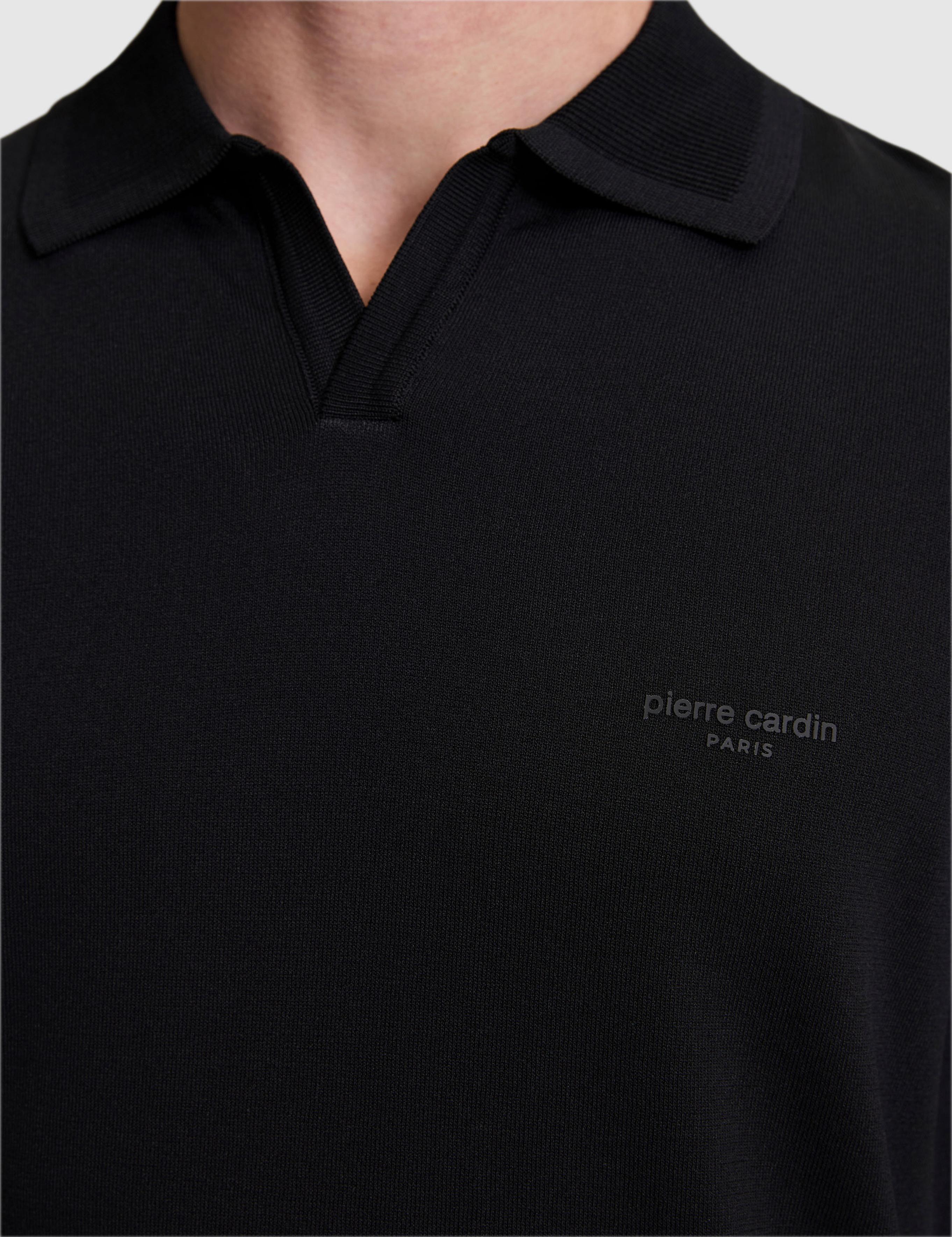Siyah Slim Fit Apaş Yaka Triko Tişört
